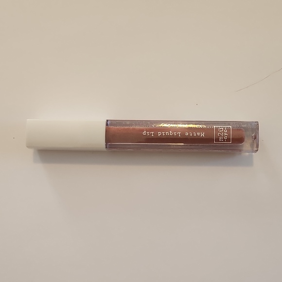 M2U NYC Matte Liquid Lip in Soho - Picture 2 of 3